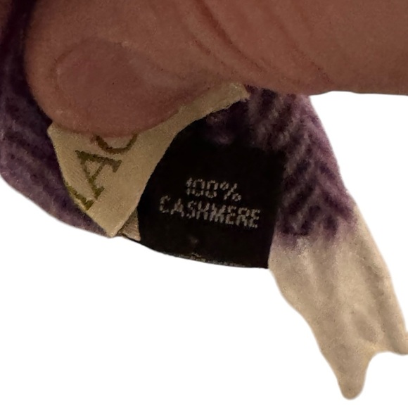 Magee cashmere scarf with fringe - Picture 8 of 8